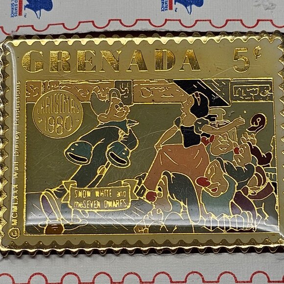 Disney Snow White and the Seven Dwarfs 5-cent stamp pin/brooch from Grenada - Picture 4 of 5